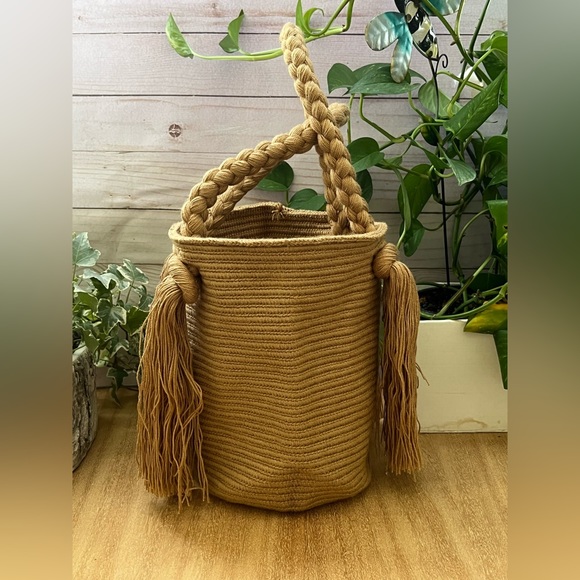 Small Classic Tan Handwoven Tote Bag - Boho Chic Trendy Top Handle Bag - Picture 5 of 6